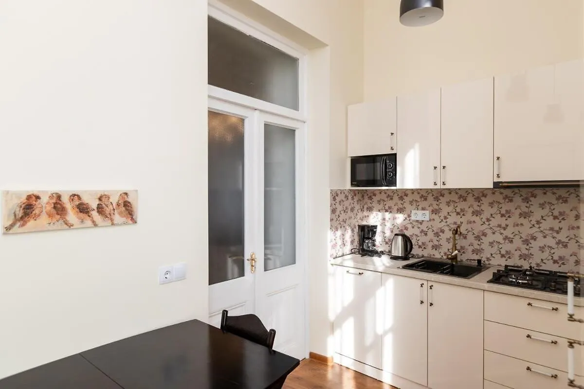 Precious 2 Bedroom Apt In The Heart Of ティビリシ 0*,  グルジア