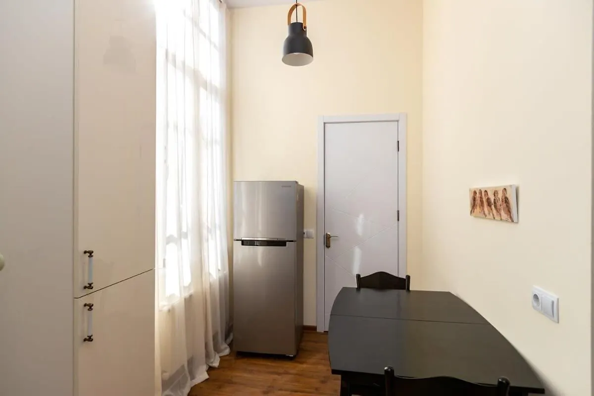 Precious 2 Bedroom Apt In The Heart Of ティビリシ アパート