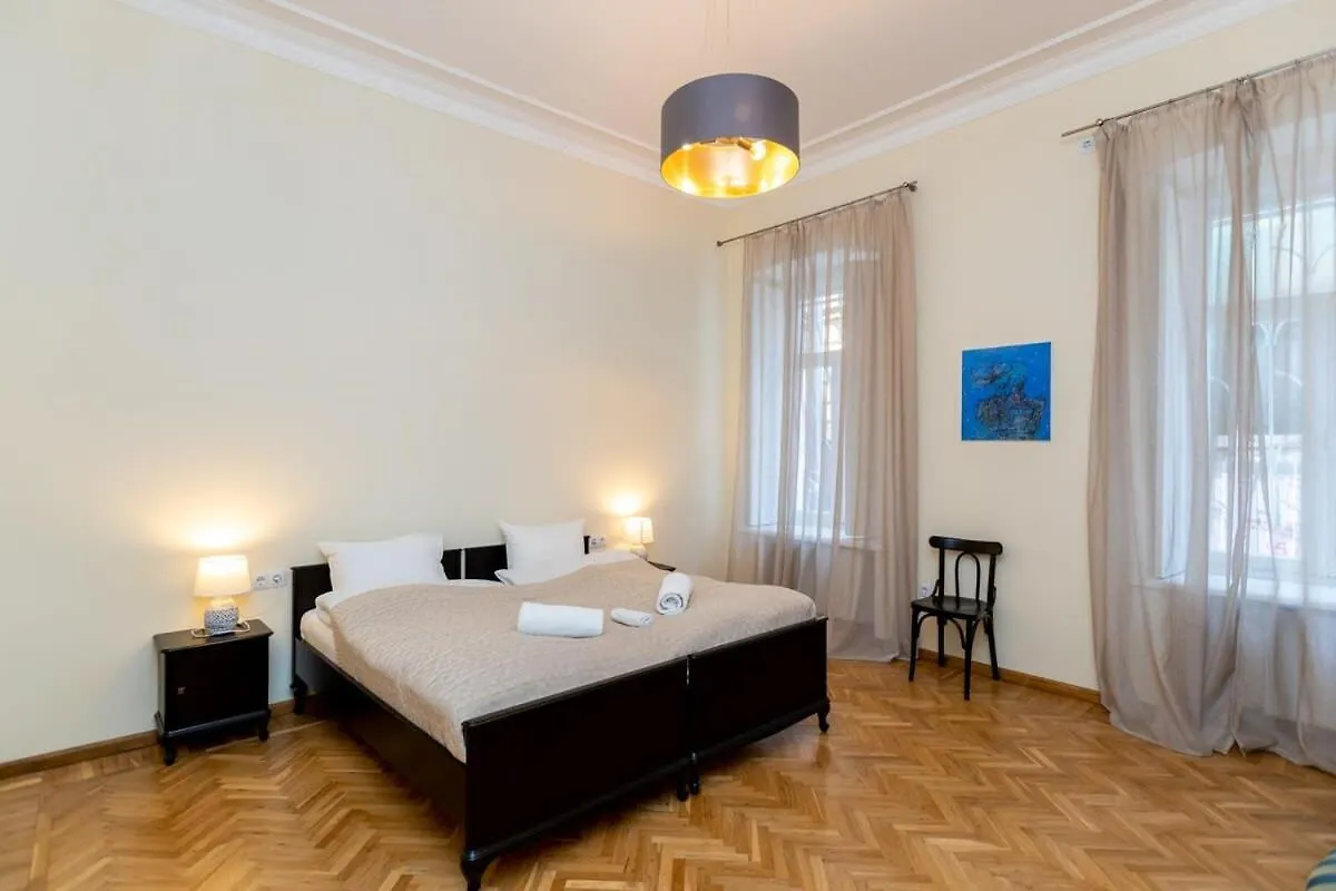 Precious 2 Bedroom Apt In The Heart Of ティビリシ